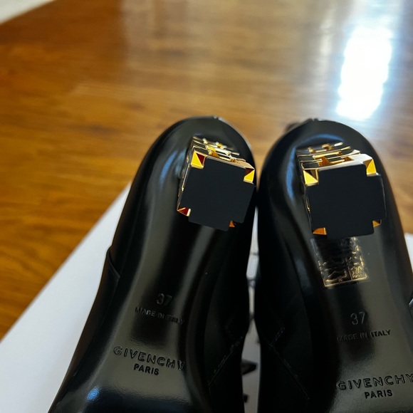😊SOLD😊Givenchy G Cube Ankle black booties in size 37 - Picture 13 of 14